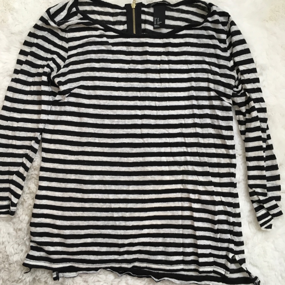 BLACK AND WHITE STRIPED MID SLEEVE TOP